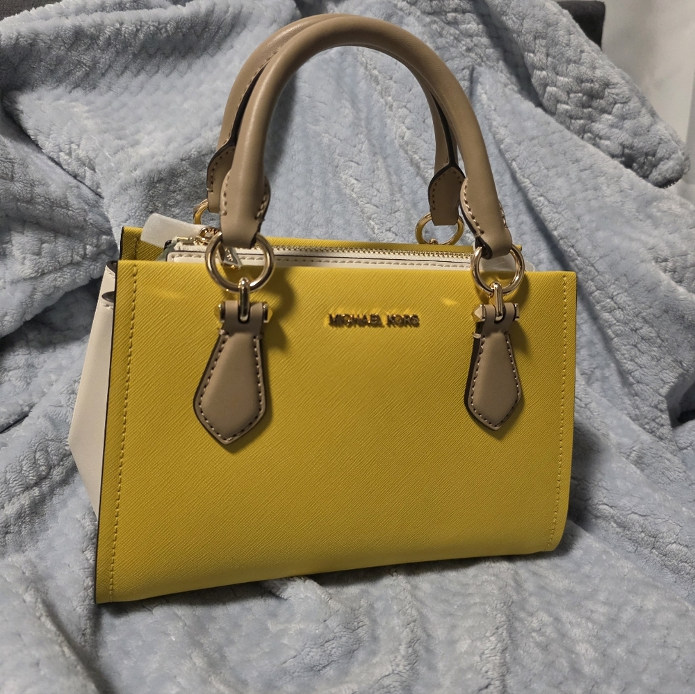 Michael Kors Small Bag in Yellow and Tan